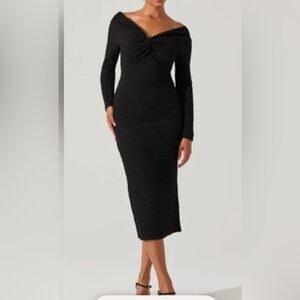 Astr the Label Textured Knot Front Off Shoulder Long Sleeve Knit Midi Dress